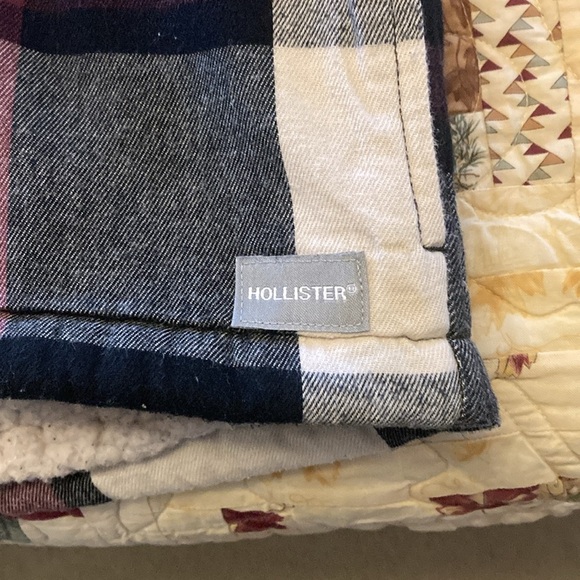 Hollister flannel Sherpa lined plaid jacket women’s large black red - Picture 4 of 10